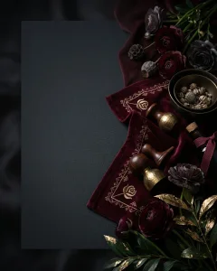 Луксозна картичка за Бабинден в наситени тъмни тонове със златен блясък